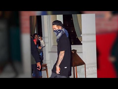 VIDEO : Justin Bieber essaie de passer incognito