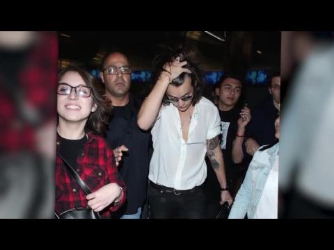 VIDEO : Harry Styles y Zayn Malik acorralados por los fanes en LAX