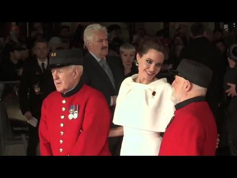 VIDEO : Angelina Jolie toma el segundo plano en el lanzamiento de Unbroken