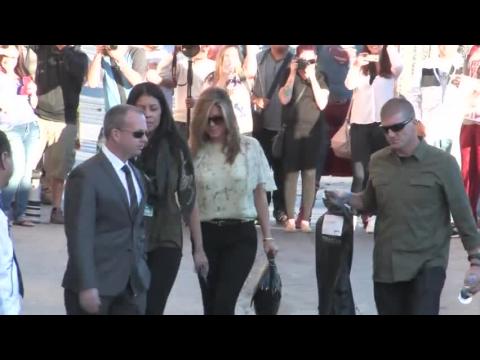VIDEO : Jennifer Aniston retrouve son glamour habituel pour le Jimmy Kimmel Live