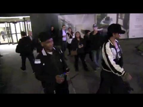 VIDEO : Rihanna emmène son grand-père voir Jay Z au quartier général de Roc Nation