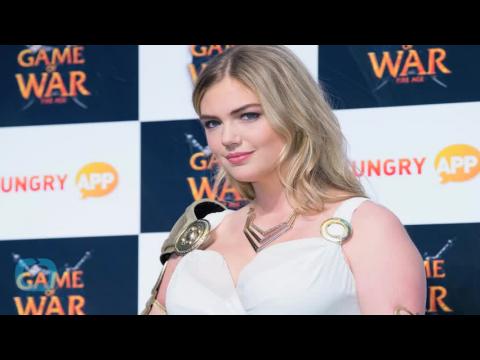 VIDEO : Kate upton takes off her top, dances in new sports illustrated bikini video