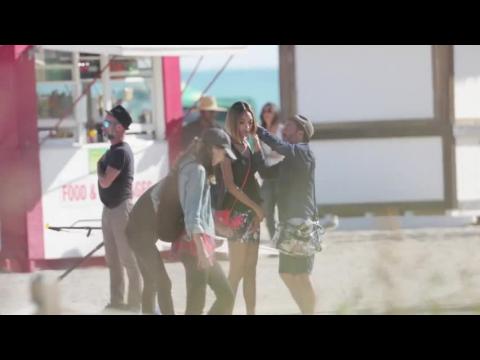VIDEO : Les Anges de Victoria's Secret de retour au travail  la plage