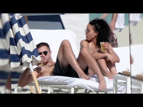 VIDEO : Robert Pattinson & FKA Twigs comparten mucho cario en Miami Beach