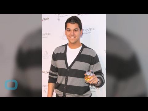 VIDEO : Rob kardashian resurfaces in los angeles on rare outing