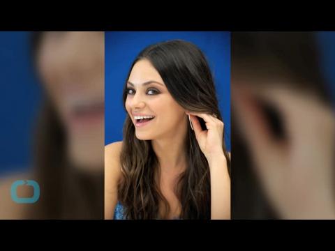 VIDEO : Mila kunis shows off her toned abs in cut-out dress