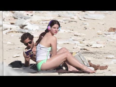 VIDEO : Lana Del Rey Chills on the Beaches of St. Bart's With Boyfriend