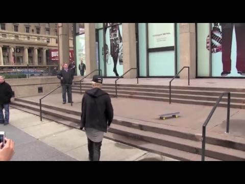 VIDEO : Watch Justin Bieber Perform Skateboard Jumps in Times Square