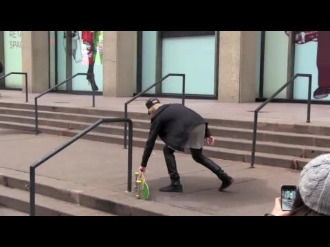 VIDEO : Justin Bieber fait du skate  Times Square
