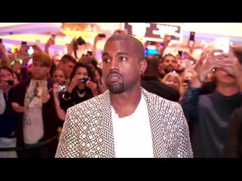 VIDEO : Kanye West dice que Kim Kardashian y la familia le ensearon a 