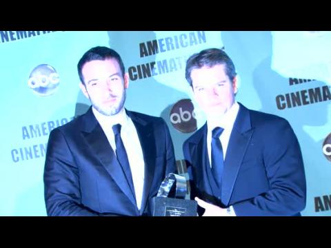 VIDEO : Matt Damon, Ben Affleck y otras estrellas toman responsabilidad por la situacin 'Deflate-Ga