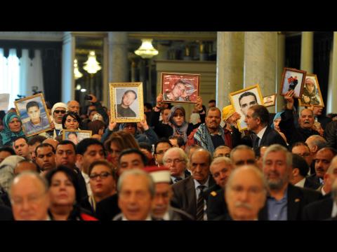 Tunisie : la cérémonie d'anniversaire de la révolution tourne au désordre
