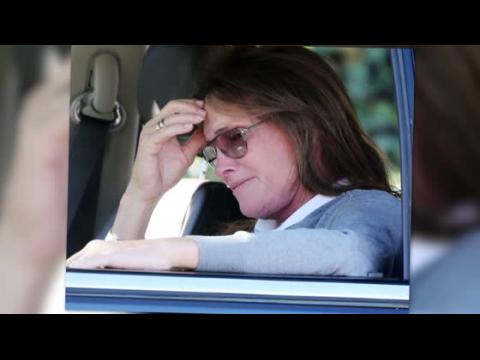 VIDEO : Bruce Jenner a l'air boulevers aprs l'article d'In Touch Weekly sur lui