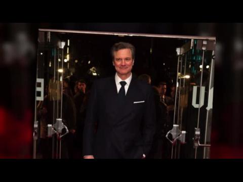 VIDEO : Colin Firth se ve muy elegante en el lanzamiento de Kingsman: The Secret Service
