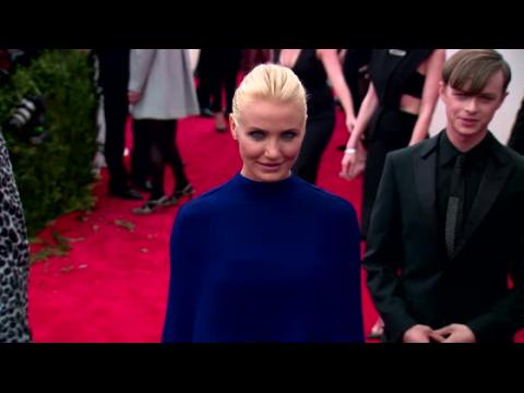 VIDEO : Cameron Diaz Sparks Pregnancy Rumors After Reportedly Avoiding Alcohol