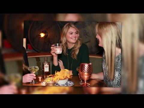 VIDEO : Kate Upton Enjoys A Girls Night Out in New York City
