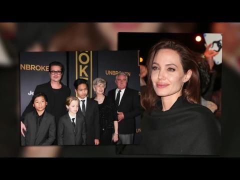 VIDEO : Brad Pitt Steps In As Angelina Jolie Gets Sick With Chicken Pox