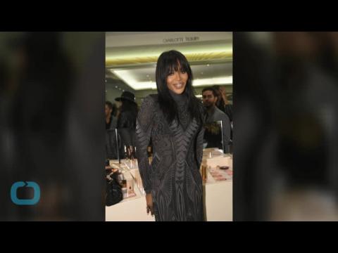 VIDEO : Naomi campbell and jourdan dunn pose for burberry