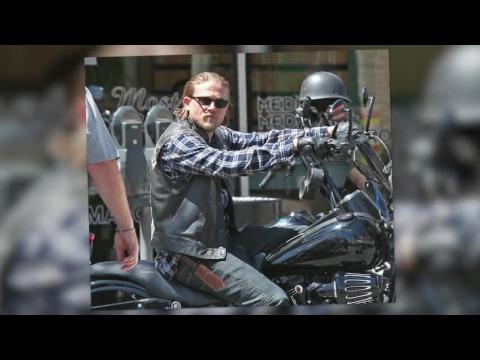 VIDEO : La star de Sons Of Anarchy Charlie Hunnam est notre Coup de C?ur du Lundi