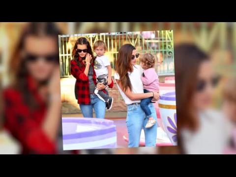 VIDEO : Lily Aldridge And Alessandra Ambrosio Are Model Mums At Disneyland