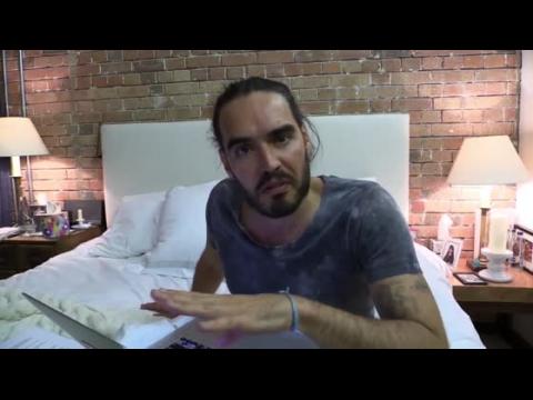 VIDEO : Russell Brand Urges People to Stop Judging Bruce Jenner