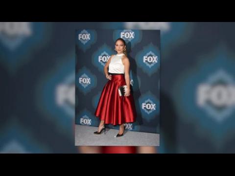 VIDEO : Jennifer Lopez est tirée à quatre épingle à la FOX TCA All Star Party