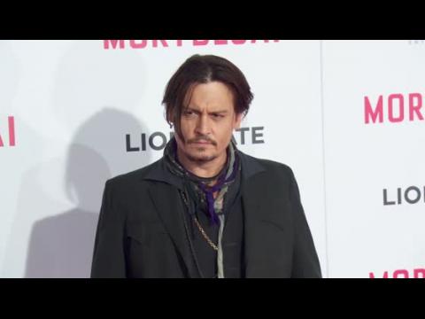 VIDEO : Se dice que Johnny Depp quiere cambiar de manager luego de su reciente fracaso