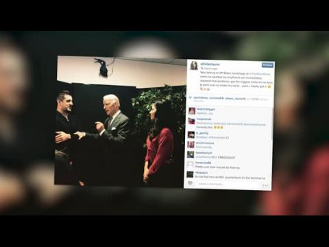 VIDEO : Olivia Munn Jokes About The Moment Joe Biden Met Aaron Rodgers