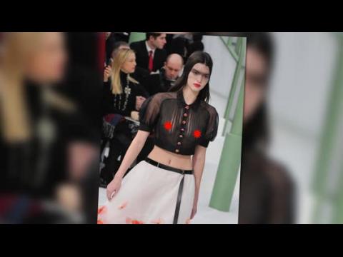 VIDEO : Kendall Jenner Wows Paris Fashion Week In A Sheer Top