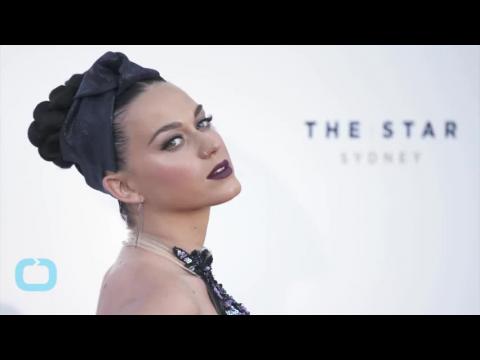 VIDEO : Katy perry teases her super bowl halftime look