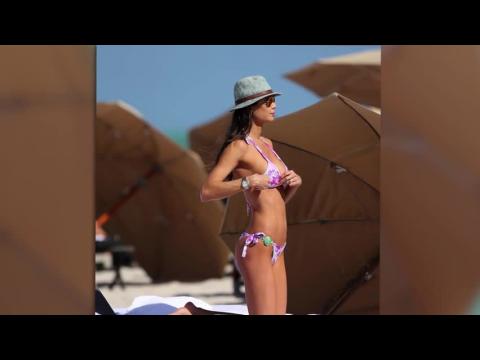 VIDEO : Julia Pereira Shows Off Her Incredible Body in a Tiny Bikini