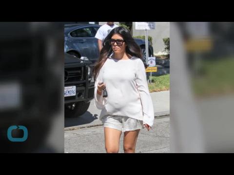 VIDEO : Pregnant Kourtney Kardashian Poses Nude for DuJour