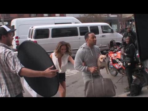 VIDEO : John Legend y Chrissy Teigen se ven muy amorosos en sesin fotogrfica en Nueva York