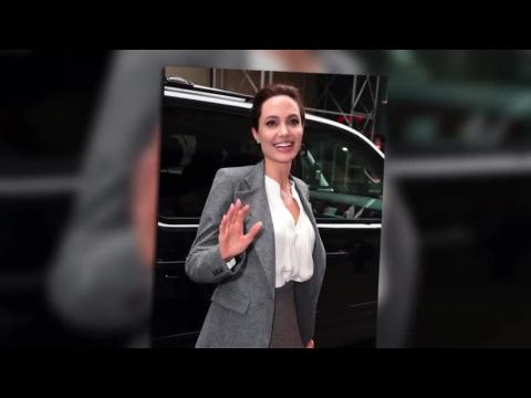 VIDEO : Angelina Jolie is Working Non-Stop to Promote Her Latest Film Unbroken