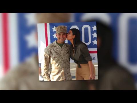 VIDEO : Kim Kardashian rend visite aux troupes américaines à bord de l'USS San Diego