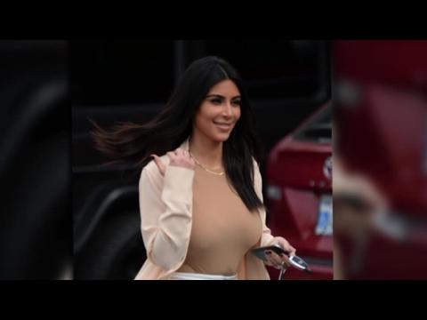 VIDEO : El clan Kardashian regresa a LA con toda la fuerza