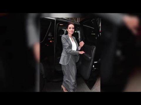 VIDEO : Angelina Jolie travaille sans arrt pour promouvoir Invincible