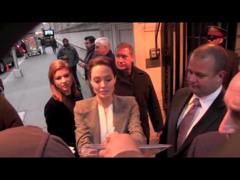 VIDEO : Angelina Jolie no para de trabajar promocionando su reciente pelcula Unbroken