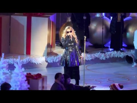 VIDEO : Mariah Carey Gets Us In The Mood For Christmas