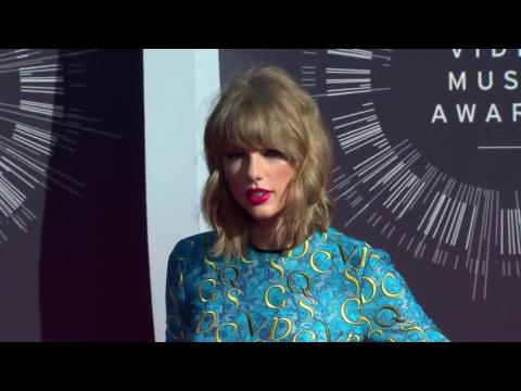 VIDEO : Taylor Swift a-t-elle fait renvoyer un mannequin du dfil de Victoria's Secret ?