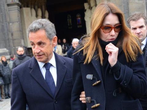 VIDEO : Vido : Nicolas Sarkozy et Carla Bruni  la rescousse d'un photographe !