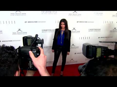 VIDEO : Le fan de Kim Kardashian, Jordan James dpense 150 000 dollars pour essayer de lui ressemble
