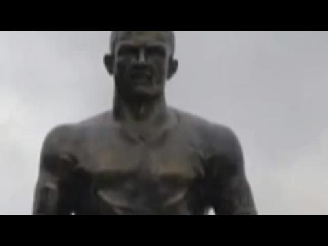 VIDEO : L'rection de la statue de Cristiano Ronaldo ravit les internautes