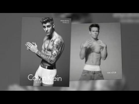 VIDEO : Justin Bieber espre que Mark Wahlberg aura une raction positive  sa campagne pour Calvin