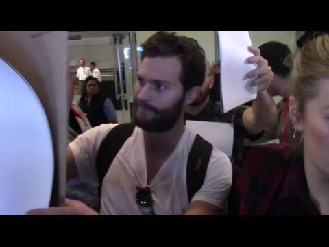 VIDEO : Jamie Dornan Worried Fan Will Murder Him at Premiere