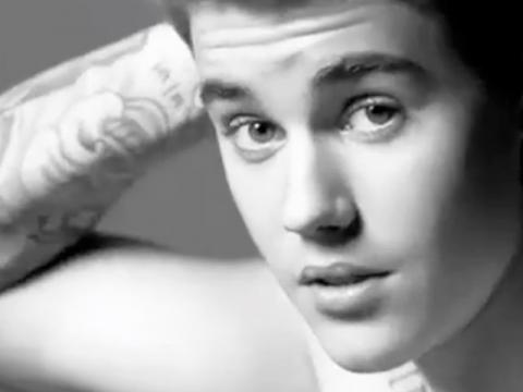 VIDEO : Public Zap : Justin Bieber super sexy pour Calvin  Klein, vous allez adorer !