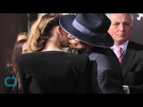 VIDEO : Johnny depp & amber heard pack on the pda at gala amid breakup rumors