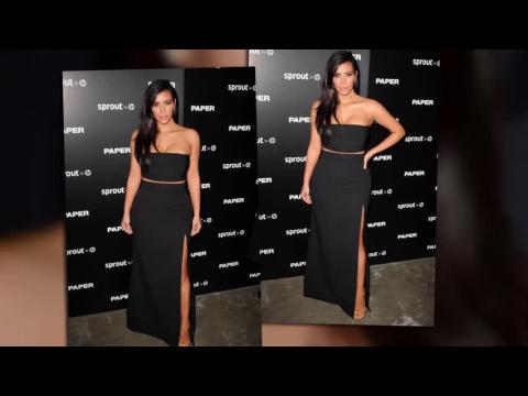 VIDEO : Kim Kardashian se cubre para la fiesta de romper la internet de Paper