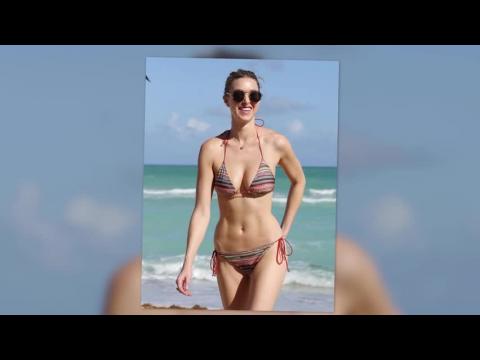 VIDEO : Whitney Port Stuns in Her Bikini in Miami Beach