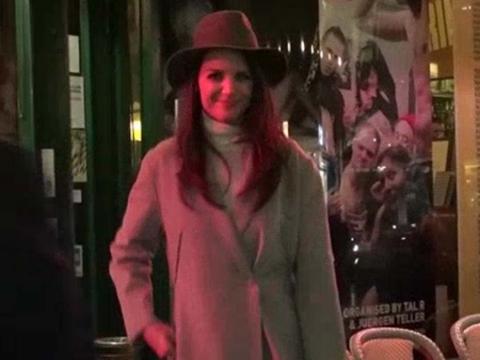 VIDEO : Vido : Fashion week de Berlin : Katie Holmes aperue au Paris Bar